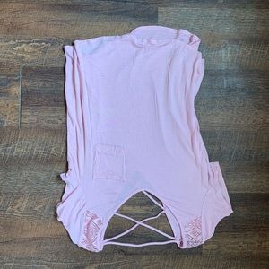 Light pink shirt! 👚